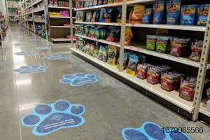 dog-food-aisle-at-store.jpg