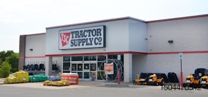 tractor-supply-storefront