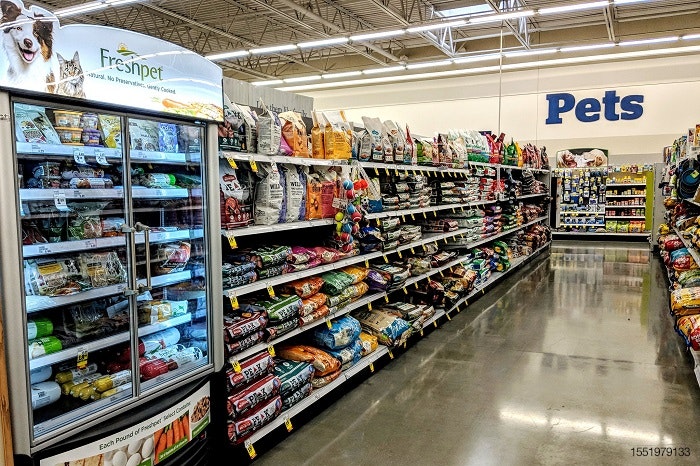 Pet-food-aisle-with-fresh