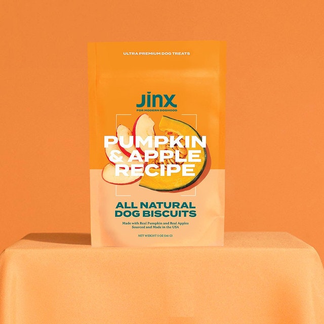 Jinx-Pumpkin-&-Apple-Biscuits-dog-treats